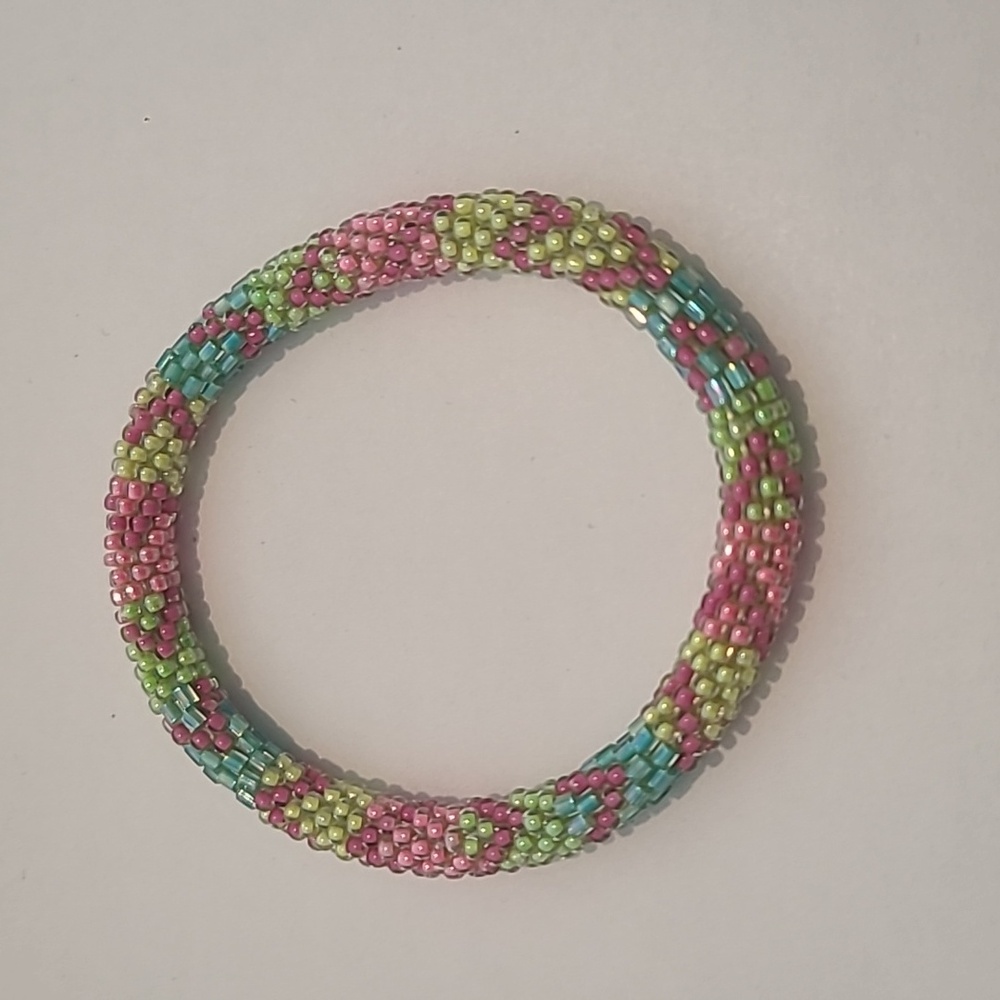 HAND CROCHETED SEED BEAD ROLL ON BRACELETS IN LOT OF 5 DESIGNS - Picture 6 of 7